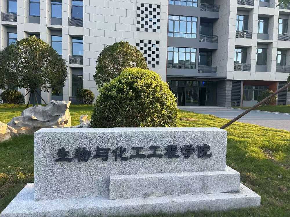 临川区扬州职业大学体育场高杆灯项目
